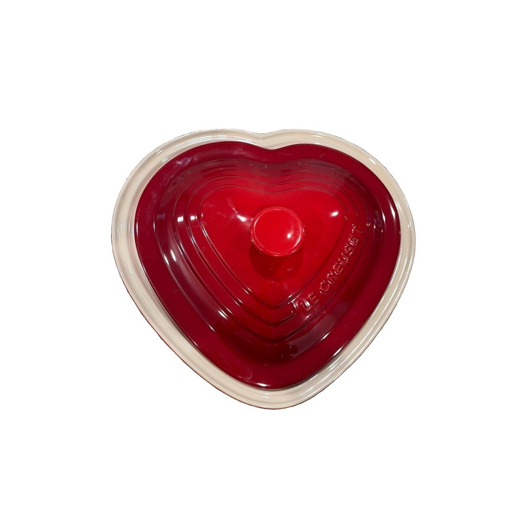 Le Creuset 2.5 Qt Red Heart Shaped Covered Stoneware Casserole Baking Dish